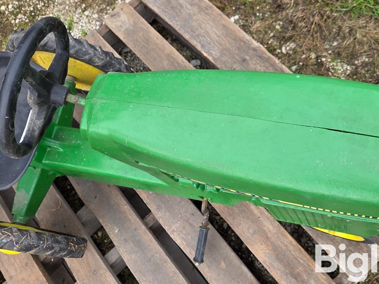 john-deere-pedal-tractor-image-13