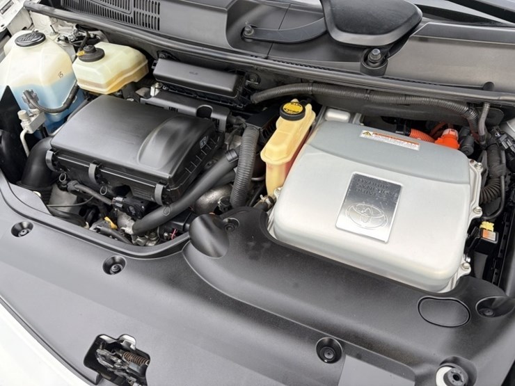 2009-toyota-prius-hybrid-sedan-image-11