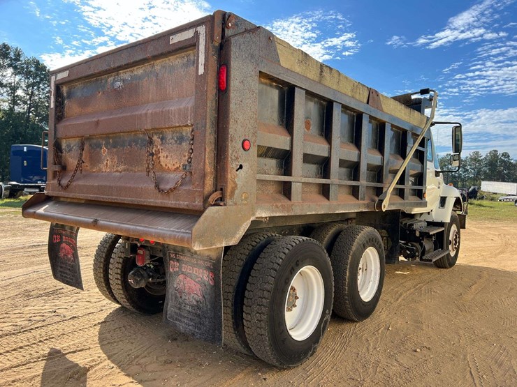 2007-international-7400-tandem-axle-dump-truck-(181,761-miles)-image-3