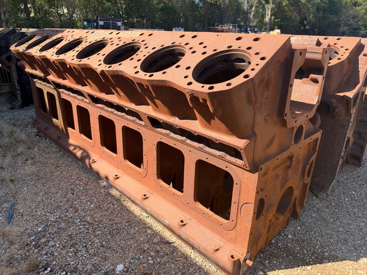 #46910-•-(2)-16-cylinder-engine-blocks-image-5