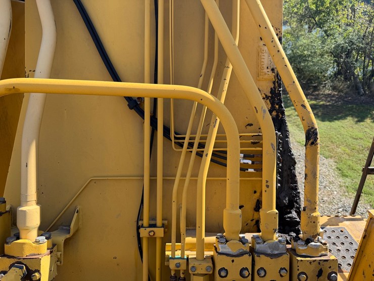 #4098-•-2015-john-deere-870g-lc-excavator-image-135