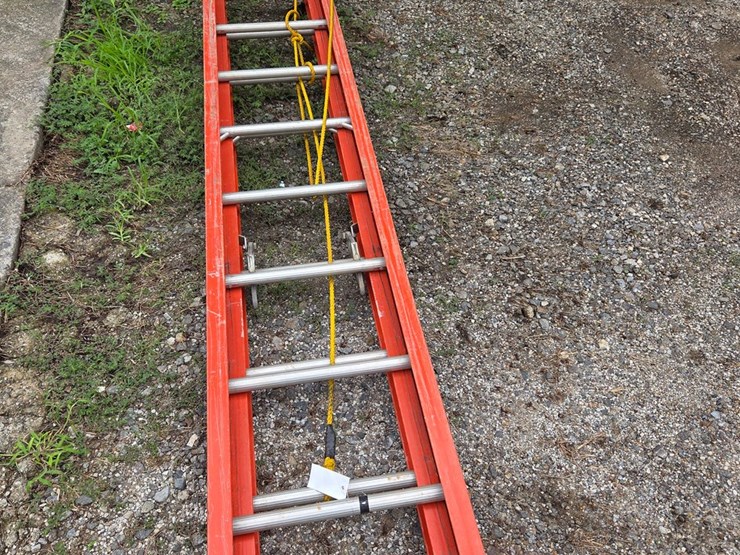 #26-•-40-ft-extension-ladder-image-1
