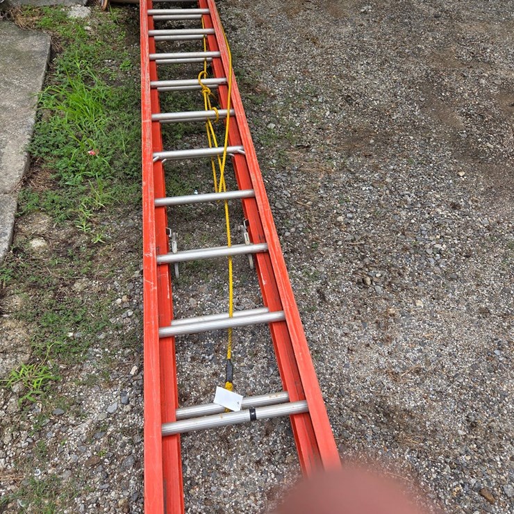 #26 • 40 ft extension ladder