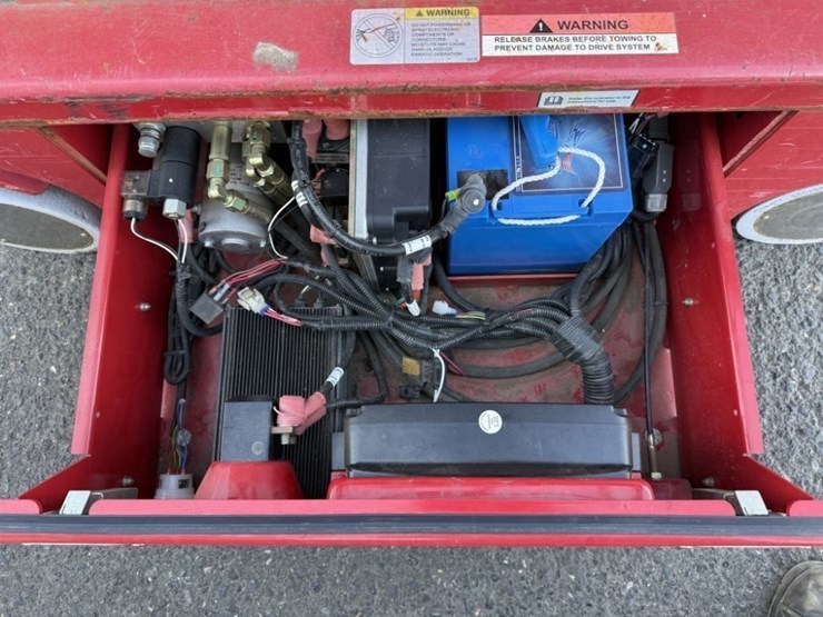 2020-mec-1330se-scissor-lift-image-9