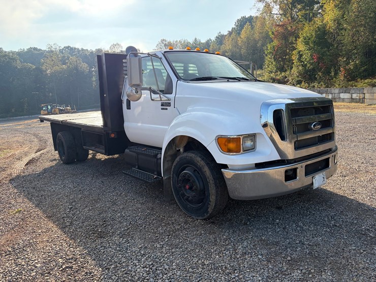 #4552-•-ford-f-650-flatbed-truck-image-7
