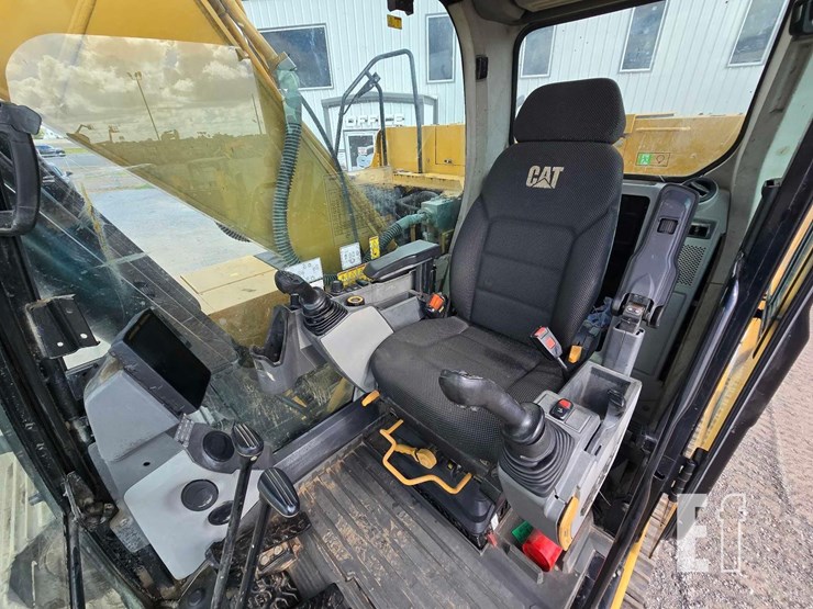 2018-caterpillar-320gc-image-14