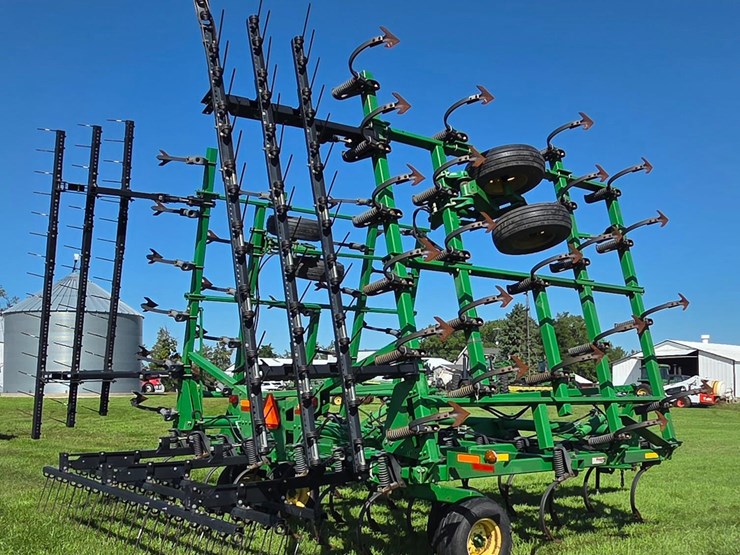 2011-john-deere-2210-field-cultivator-image-5