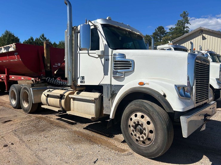 2020-freightliner-122sd-truck-tractor,-159,731-miles-image-1