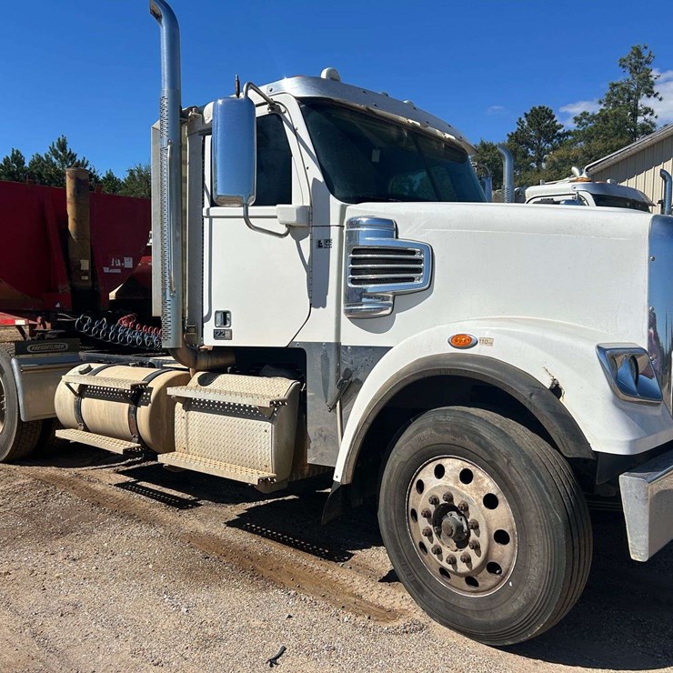 2020 Freightliner 122SD Truck Tractor, 159,731 miles