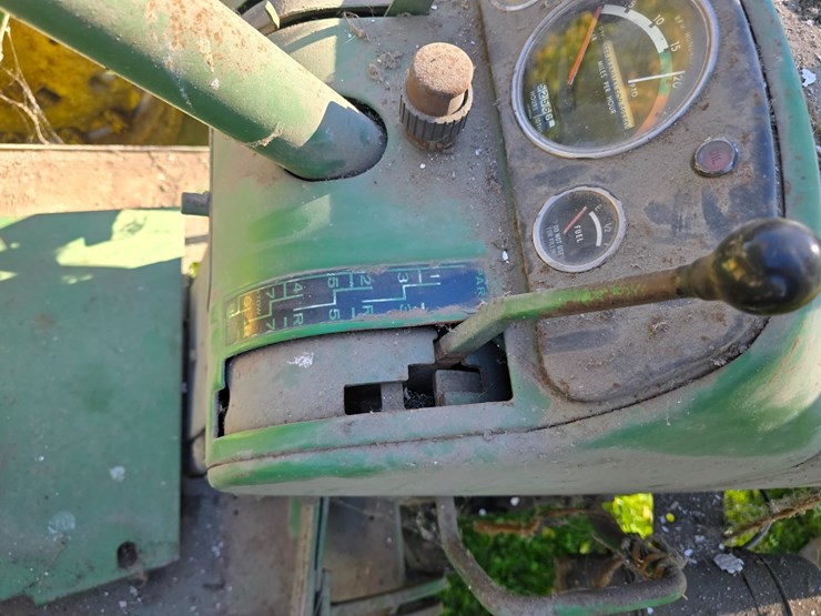 john-deere-3010-image-21