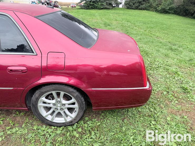 2008-cadillac-dts-performance-sedan-image-12