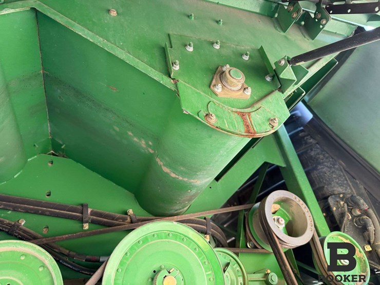 2012-john-deere-s670-combine-image-94