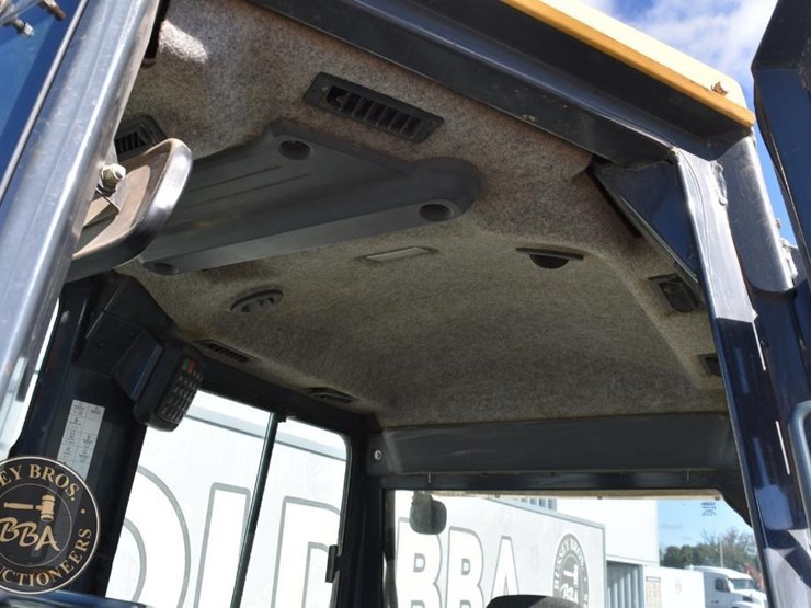 2021-deere-650k-image-40