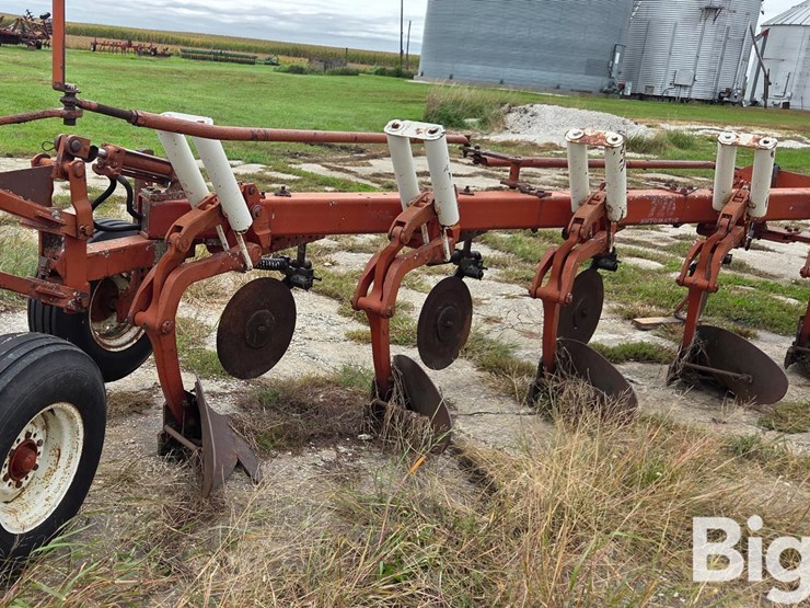 international-720-plow-image-5