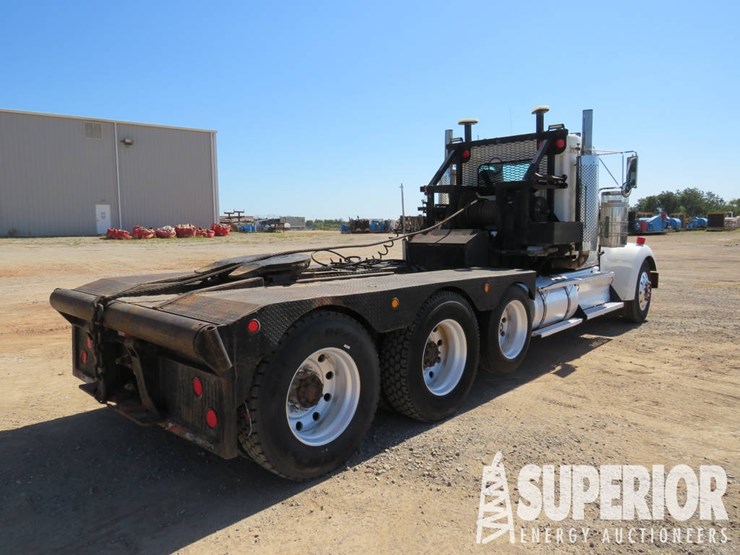 2008-kenworth-w900-t/a-winch-tractor-w/pusher-axle-&-day-cab-image-4