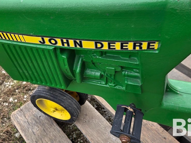 john-deere-pedal-tractor-image-9