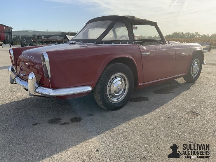 1964-triumph-tr4-2-door-convertible-image-5