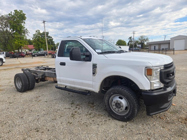2021-ford-f350-image-18
