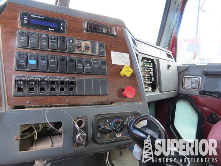 2012-western-star-4900-t/a-truck-tractor-w/pusher-axle-sleeper-image-9
