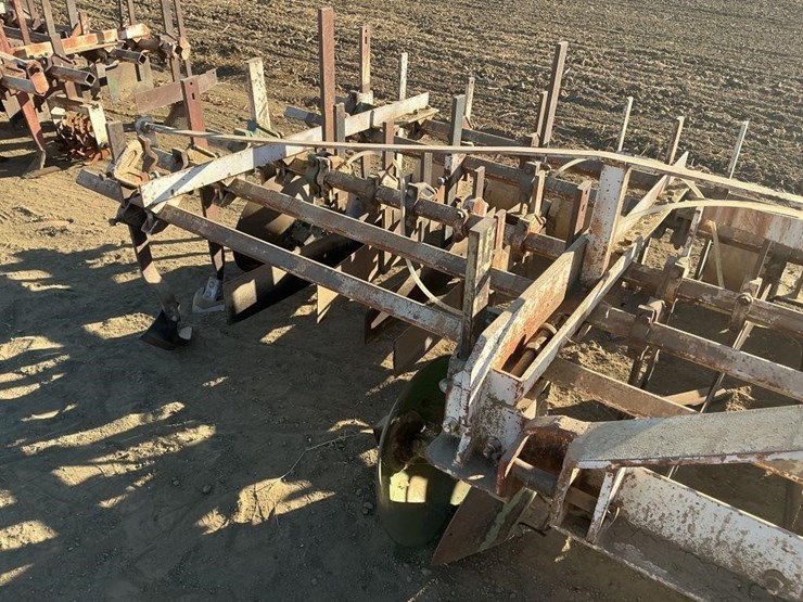 custom-3-pt-3-row-60"-cultivator-image-6