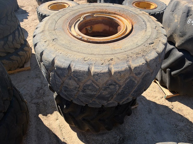 #41531-•-various-equipment-tires-image-1