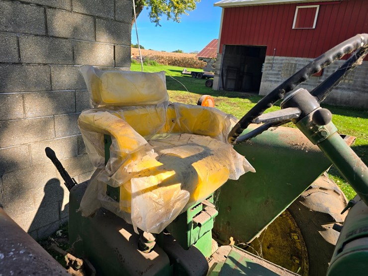 john-deere-3010-image-17