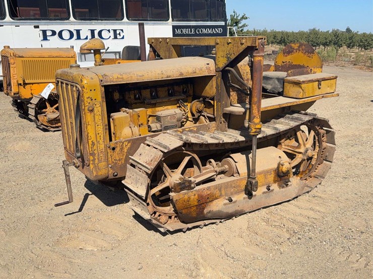 caterpillar-r2-image-1