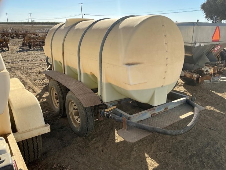 johnson-1000g-poly-tank-mixing-trailer-image-3