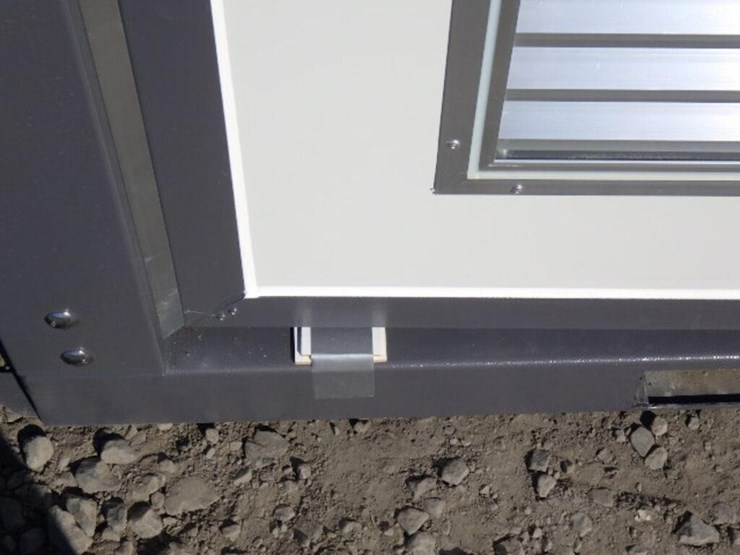 double-stall-portable-toilet-image-7