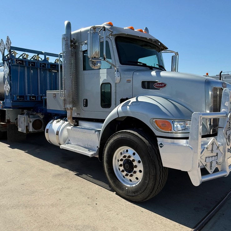 2015 PETERBILT 348