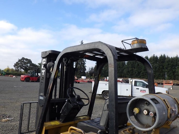 caterpillar-t70d-forklift-image-17