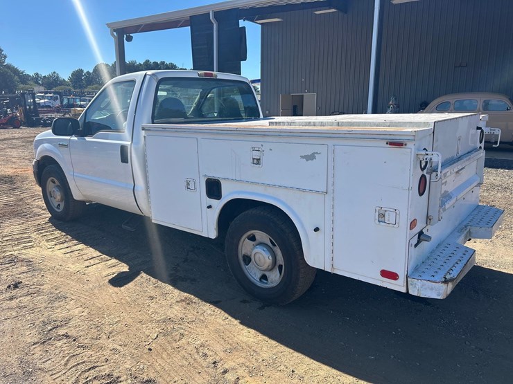 2005-ford-f250-xl-super-duty-s/a-regular-cab-sevice-truck-image-4