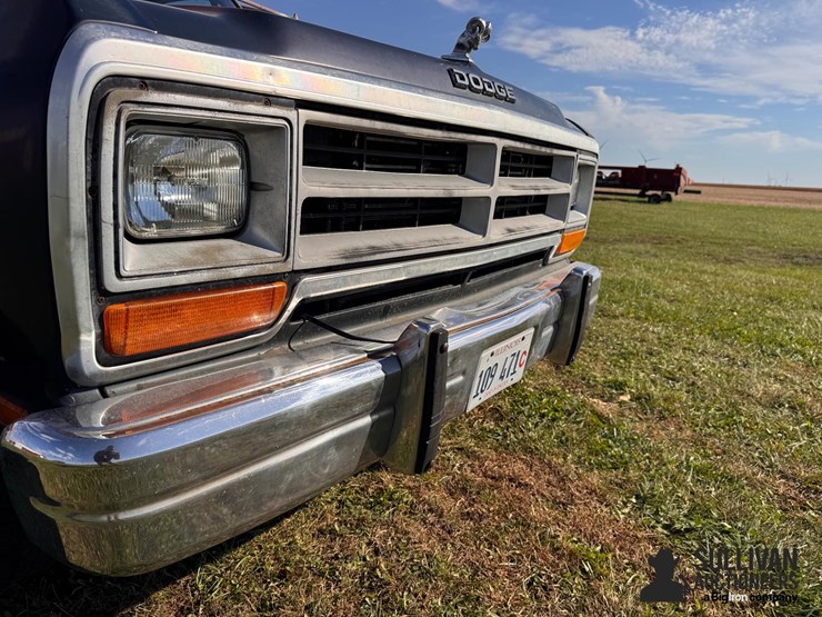 1989-dodge-d300-d350-pickup-truck-image-19