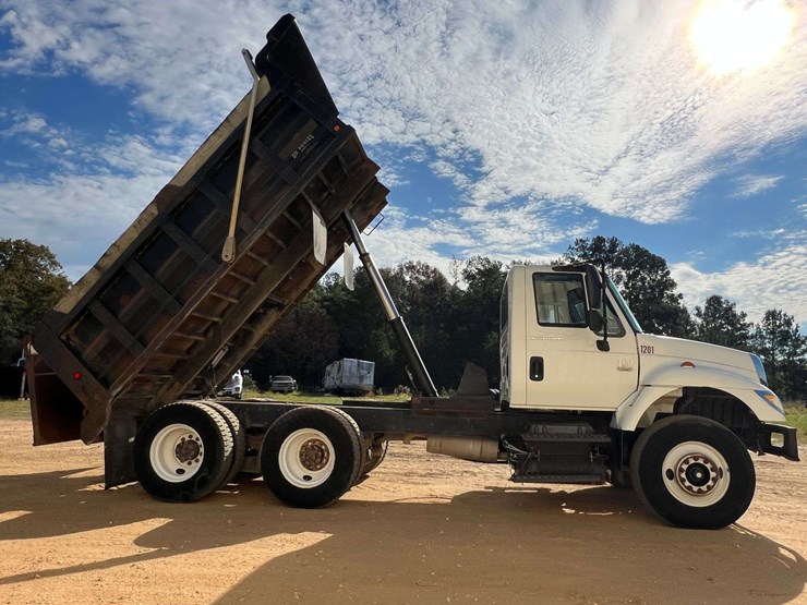 2007-international-7400-tandem-axle-dump-truck-(181,761-miles)-image-44