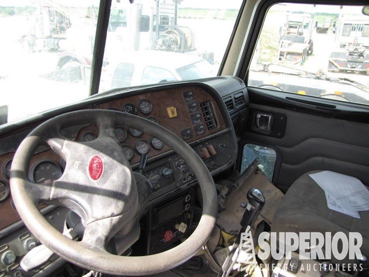 2005-peterbilt-378-t/a-day-cab-road-winch-truck-image-10