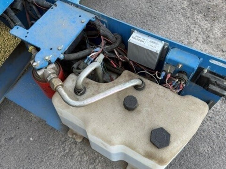 2011-genie-gs-3232-scissor-lift-image-7