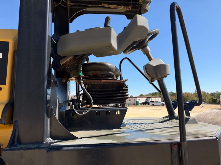 2016-caterpillar-cs54b-84”-vibratory-smooth-drum-compactor-(1,074-hours)-image-18