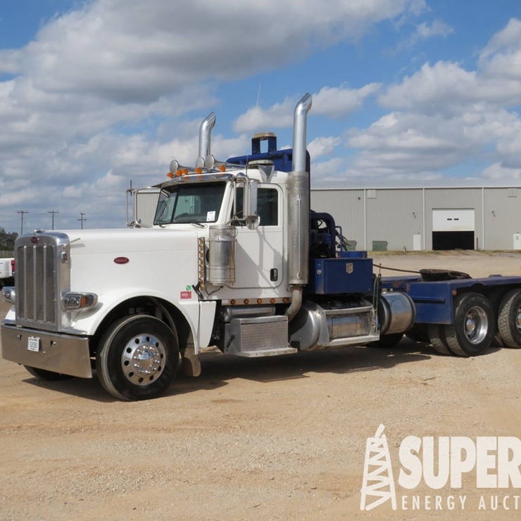 2010 PETERBILT 389 T/A Glider Winch Tractor w/Day Cab