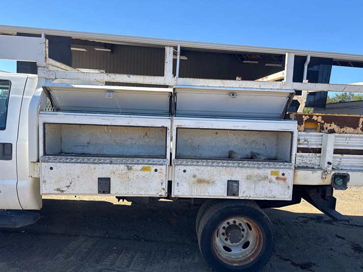 2016-ford-f550-image-13