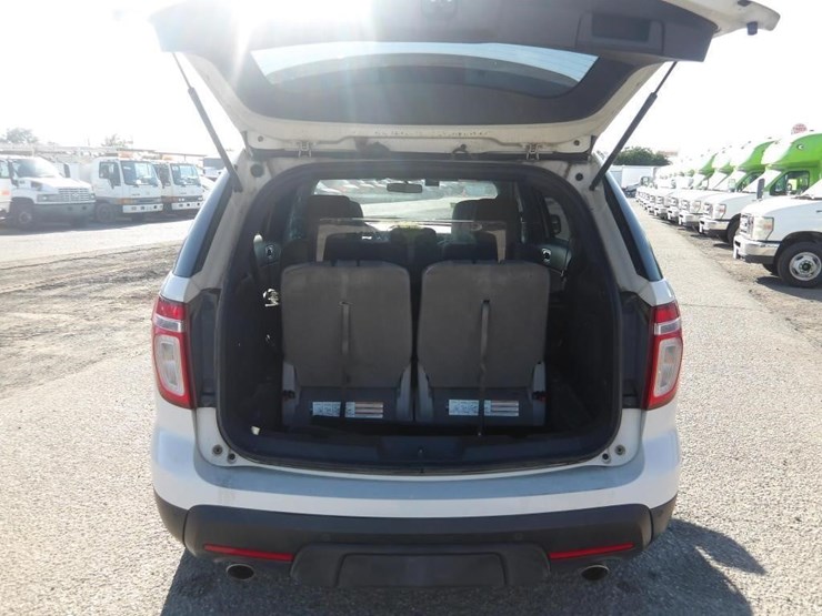 2012-ford-explorer-xlt-image-12