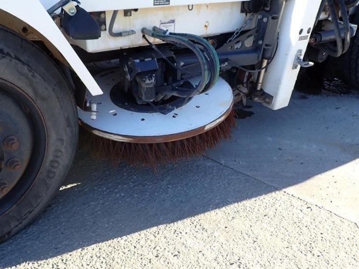 2014-global-m4-street-sweeper-truck-image-6