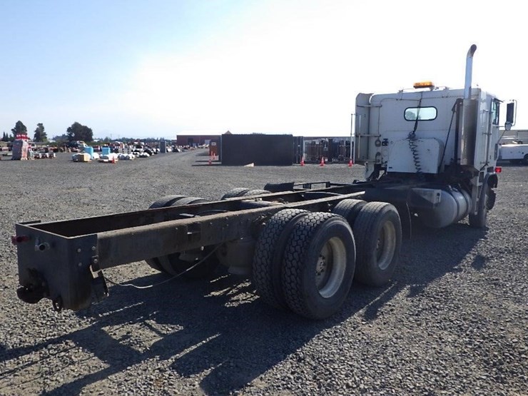 1991-freightliner-fla086-24'-3-axle-cab-&-chassis-image-5