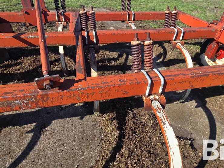 international-55-chisel-plow-image-12