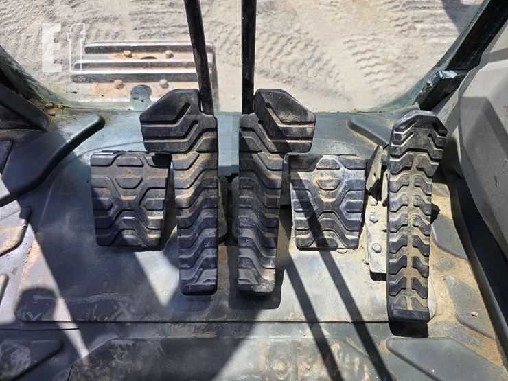 2016-caterpillar-336fl-image-17