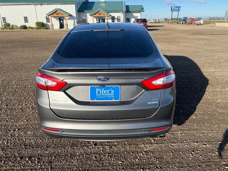 2013-ford-fusion-se-sedan-image-6