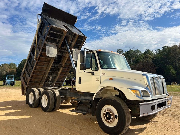 2007-international-7400-tandem-axle-dump-truck-(181,761-miles)-image-74