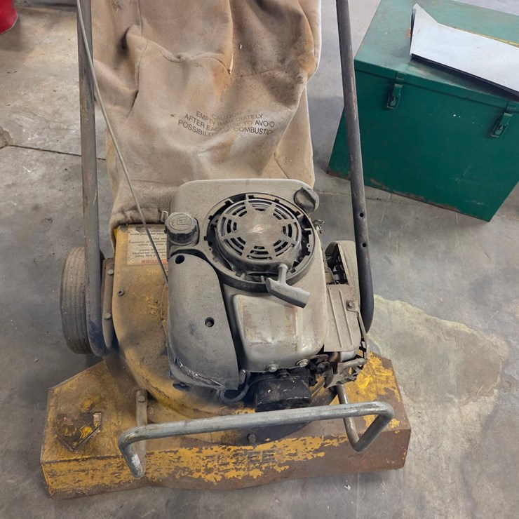 #28 • ELGee PowerVac with Briggs Engine