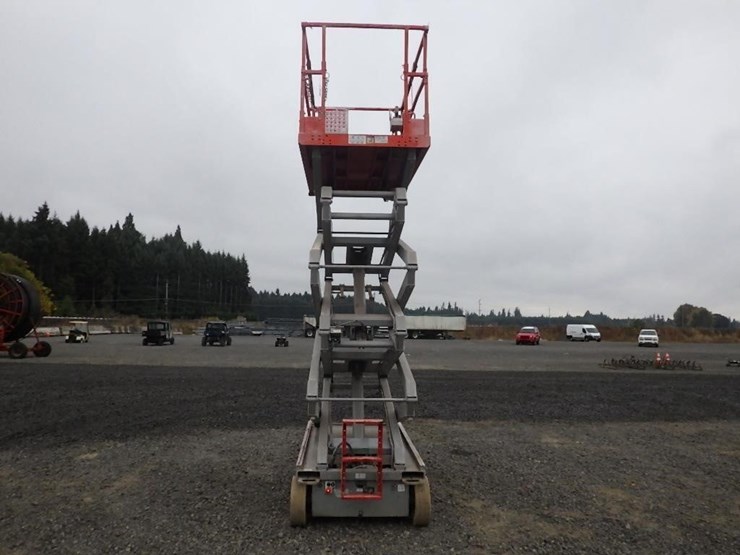 2012-skyjack-sj4632-scissor-lift-image-4