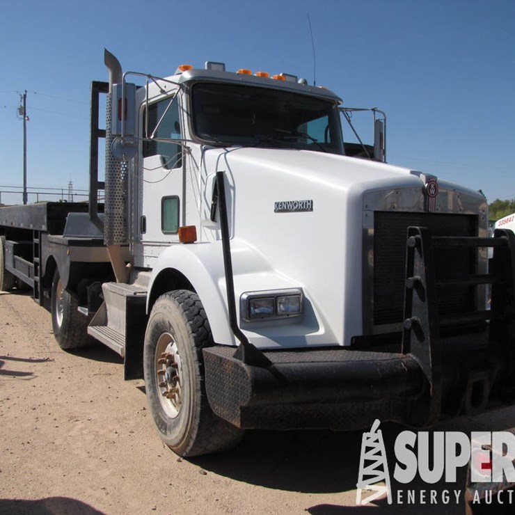 2013 KENWORTH T800 T/A Bed Winch Truck w/Lift Axle