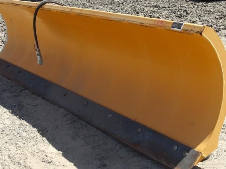 trackless-snow-plow-image-1